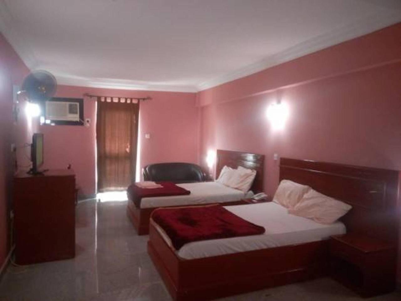 Hotel Newcastle Lagos Esterno foto