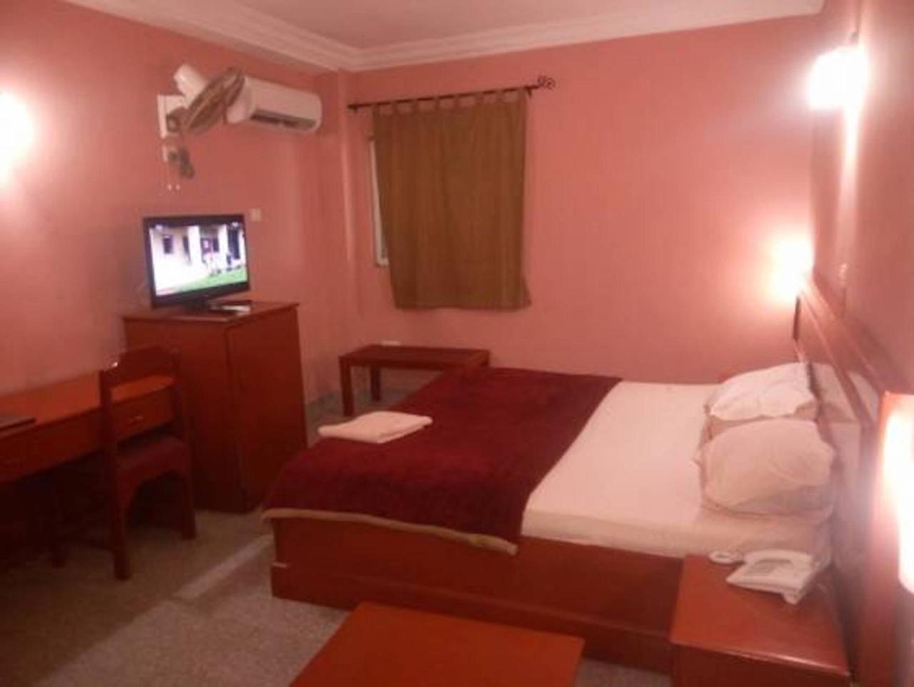 Hotel Newcastle Lagos Esterno foto