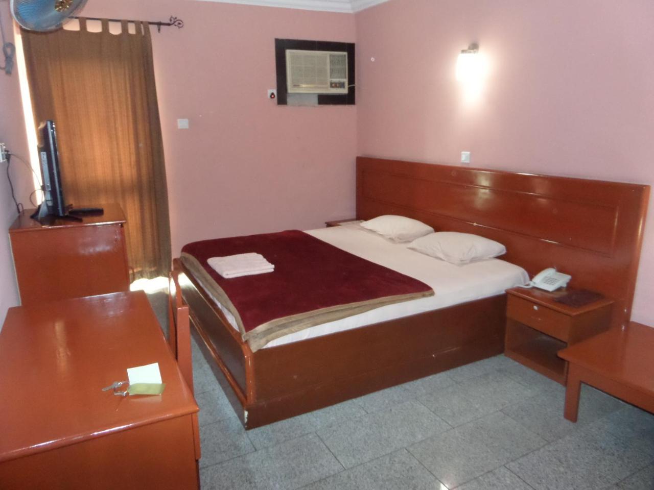 Hotel Newcastle Lagos Esterno foto