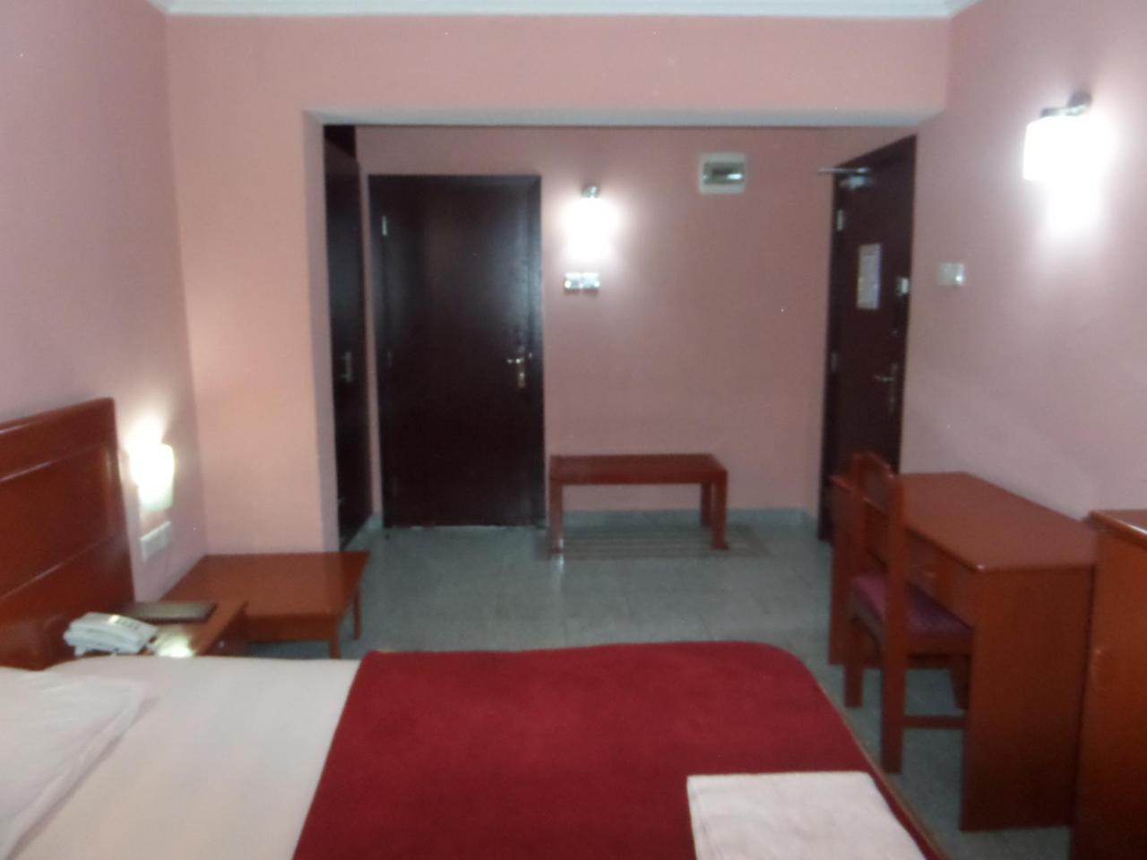 Hotel Newcastle Lagos Esterno foto