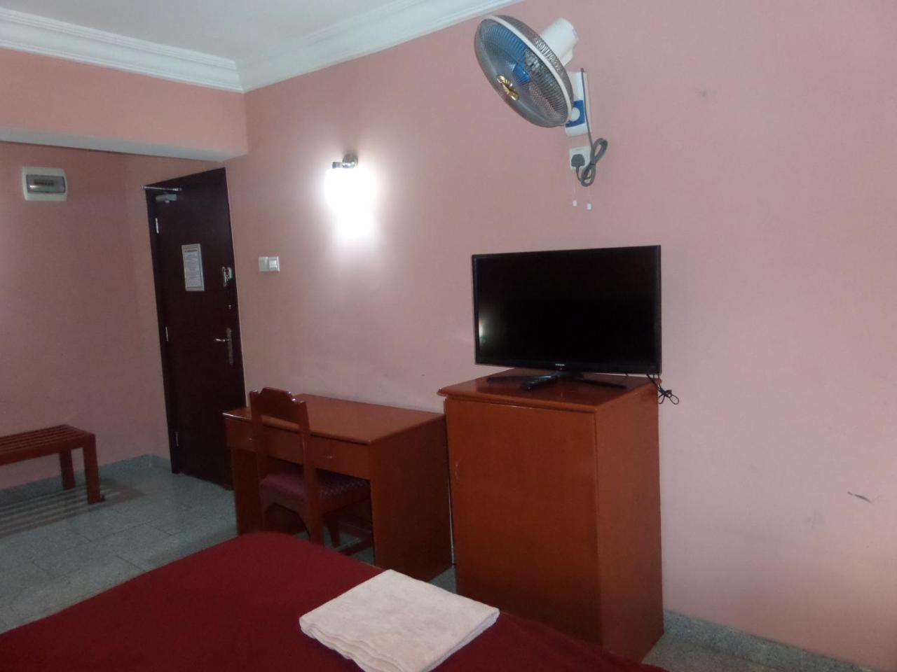 Hotel Newcastle Lagos Esterno foto