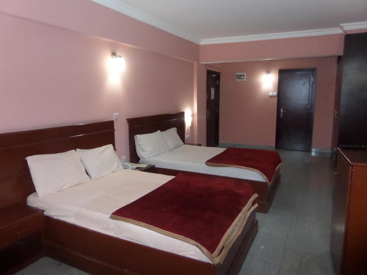 Hotel Newcastle Lagos Esterno foto