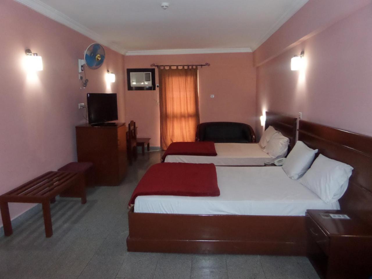 Hotel Newcastle Lagos Esterno foto