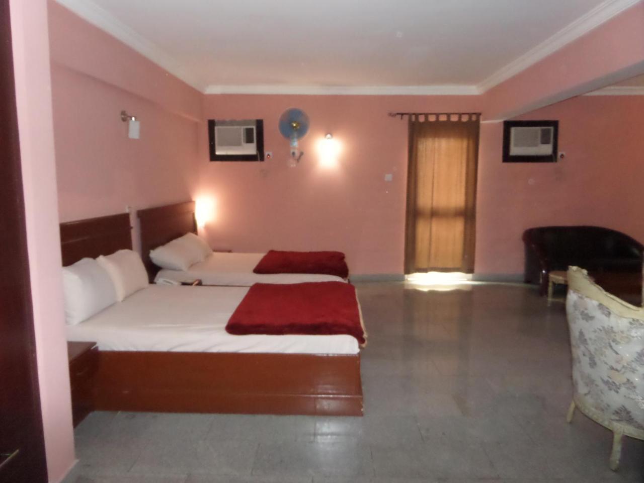 Hotel Newcastle Lagos Esterno foto