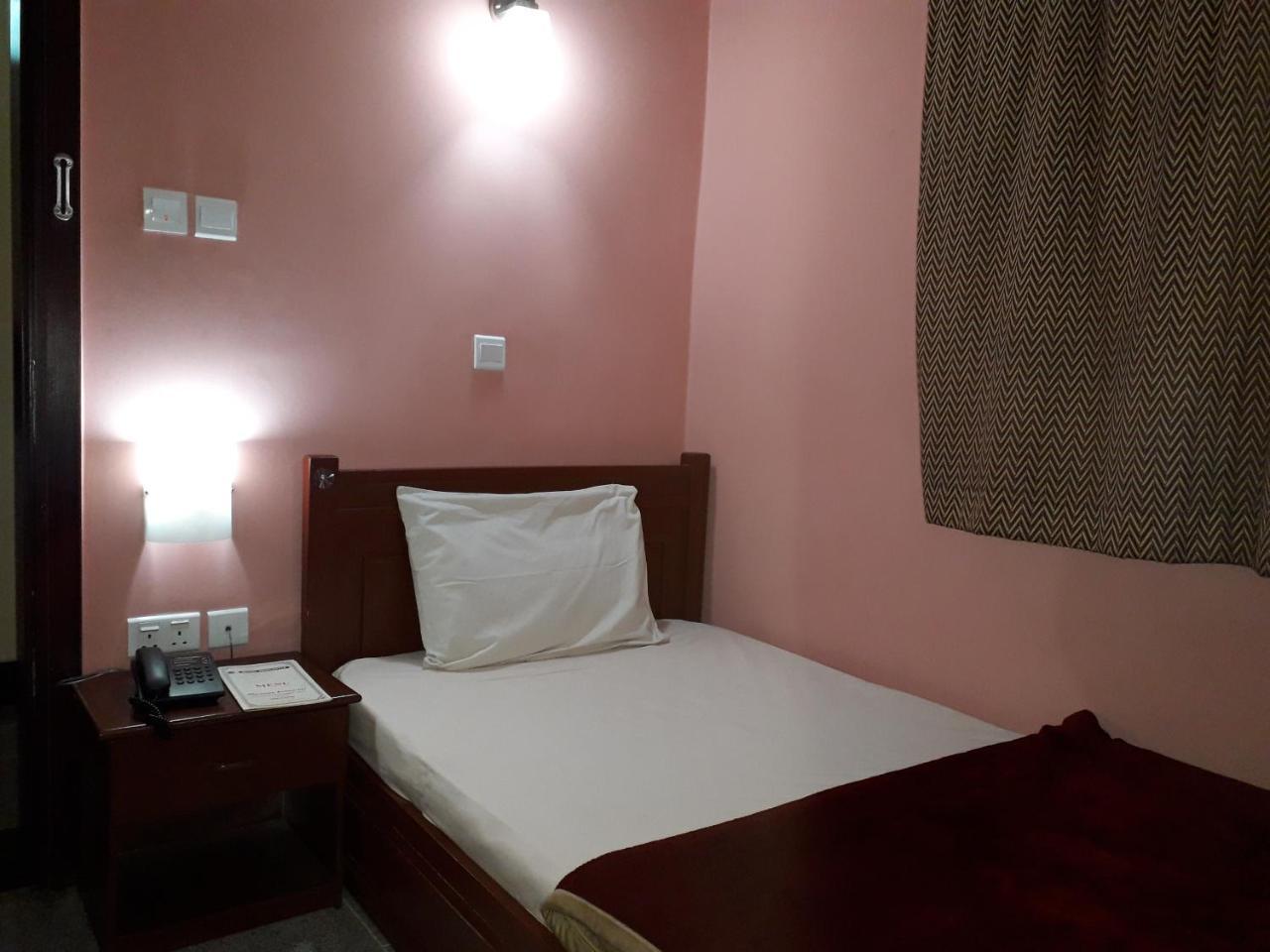 Hotel Newcastle Lagos Esterno foto