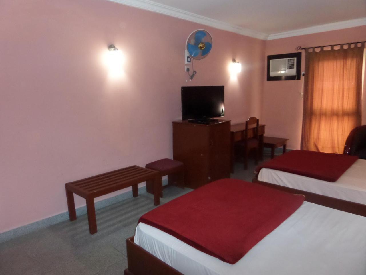 Hotel Newcastle Lagos Esterno foto